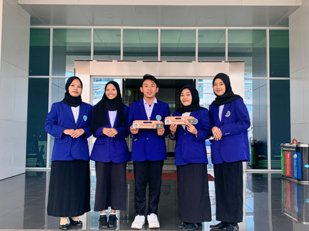 Tingkatkan Efisiensi Pengolahan Rumput Laut  Menjadi Produk dengan Nilai Komersial Tinggi Tim Mahasiswa Universitas Negeri Malang Ciptakan Plastik Film Wrap Biodegradable Ramah Lingkungan Guna Mendukung SDG 14 dan SDG 15