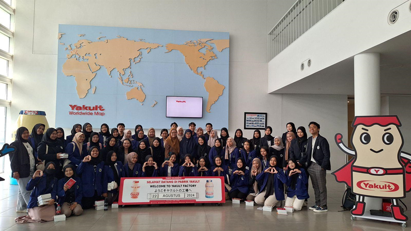 Kunjungan Industri HMD Biologi Lebah Madu ke PT. Yakult Indonesia Persada