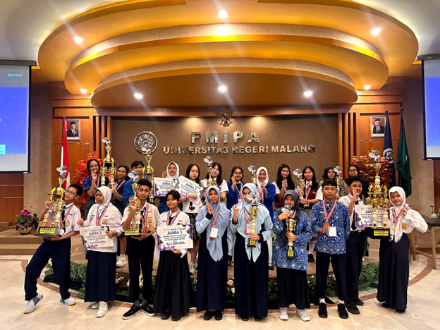 RANGKAIAN KEGIATAN NATIONAL BIOLOGY COMPETITION (B’COME) 2024 TELAH USAI, BERIKUT ADALAH DAFTAR “SANG JUARA”